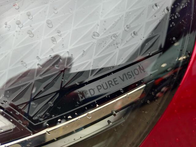 Renault CAPTUR 1.3 TCe 140 Intens AUTOMAAT / TREKHAAK / NAVIGATIE incl. APPLE & ANDROID CARPLAY / CLIMATE CONTROL / PARKEERSENSOREN EN CAMERA