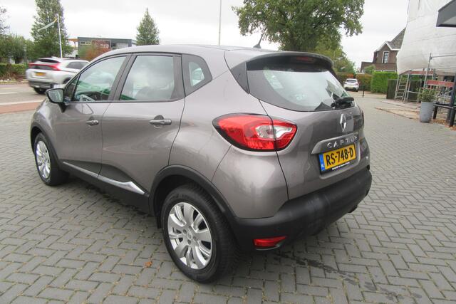 Renault CAPTUR 0.9 TCe Expression, Navigatie, PDC, 4 Seizoenenbanden