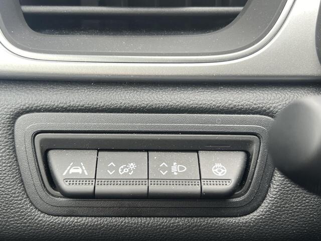 Renault CAPTUR 1.3 Techno Automaat / Stoel & Stuurverwarming / Achteruitrijcamera / Adaptief Cruise Control / Navigatie / Apple Carplay & Android Auto /