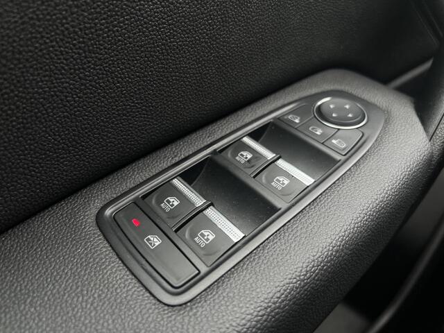 Renault CAPTUR 1.3 Techno Automaat / Stoel & Stuurverwarming / Achteruitrijcamera / Adaptief Cruise Control / Navigatie / Apple Carplay & Android Auto /