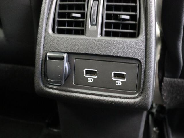 Renault CAPTUR Phev 160pk Initiale Paris | Panoramisch dak | Leder | Elektr.best.stoel | Clima | Bose Audio | Stoel en stuurwielverwarming.