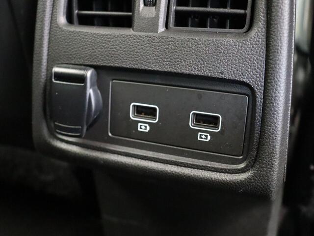 Renault CAPTUR E-Tech Hybrid 145pk Intens | Trekhaak | Climate Control | Achteruitrijcamera | Parkeersensoren voor en achter | Apple Carplay & Android Auto |