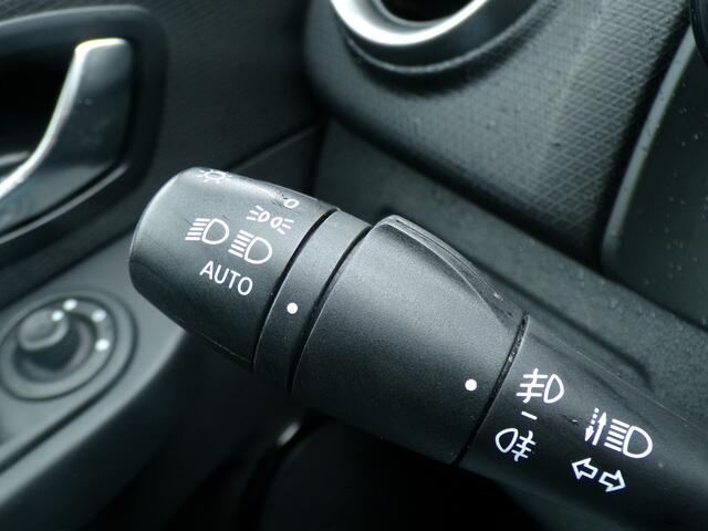 Renault CLIO 0.9 TCe Limited, Navigatie / Camera / Cruise control + Limiter / Climate control