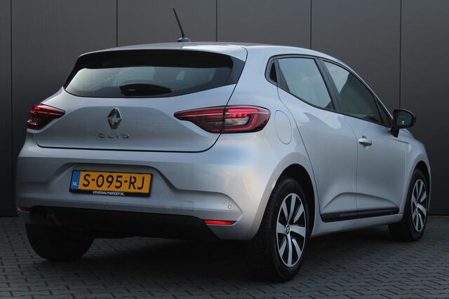 Renault CLIO 1.0 TCe 90 Equilibre | incl. 12 maanden garantie | Parkeersensoren | LED | DAB+ | Navigatie | Cruise control | Airco | Apple carplay | Lane assist | Verkeersbord detectie | Regensensor | Origineel NL auto | Dealer onderhouden |