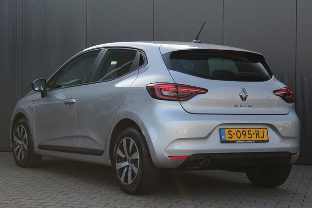 Renault CLIO 1.0 TCe 90 Equilibre | incl. 12 maanden garantie | Parkeersensoren | LED | DAB+ | Navigatie | Cruise control | Airco | Apple carplay | Lane assist | Verkeersbord detectie | Regensensor | Origineel NL auto | Dealer onderhouden |