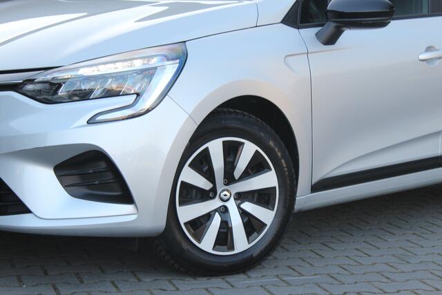 Renault CLIO 1.0 TCe 90 Equilibre | incl. 12 maanden garantie | Parkeersensoren | LED | DAB+ | Navigatie | Cruise control | Airco | Apple carplay | Lane assist | Verkeersbord detectie | Regensensor | Origineel NL auto | Dealer onderhouden |