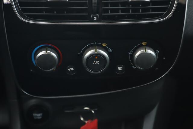 Renault CLIO Estate 0.9 TCe Limited Navigatie Bluetooth Airco Cruise Control 16 inch LMV Getint Glas