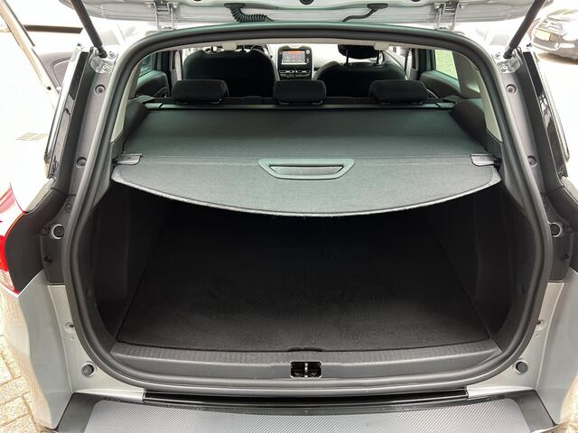 Renault CLIO Estate 0.9 TCe Limited Bluetooth, Navi, Cruise Control.