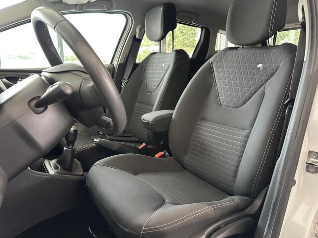 Renault CLIO Estate 0.9 TCe Limited NAVIGATIE | PRKEERSENSOREN ACHTER | LICHTMETALEN VELGEN