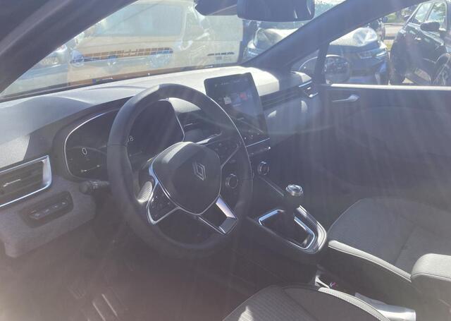 Renault CLIO 1.0 TCe 90 GPF techno - Pack navigation techno / Pack winter / Pack Driving & safety / Pack City Premium