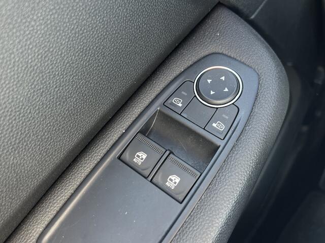 Renault CLIO 1.0 TCe 90 Equilibre / Airco / Parkeersensor Achter / Applecarplay - Androidauto / 6 Bak /