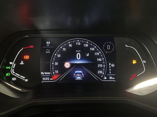 Renault CLIO 1.3 TCe 130 EDC Intens | Navigatie 9,3" | Stoelverwarming | Lichtmetalen velgen 17" | Parkeersensoren voor, achter en achteruitrijcamera