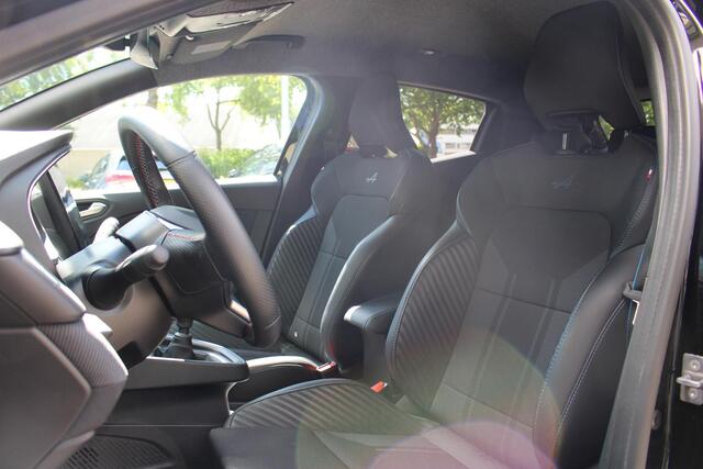 Renault CLIO 1.0 TCe 90 GPF esprit Alpine | BOSE | 360° Camera | Adaptieve cruisecontrol | Climate Control | Dodehoek sensor | LMV | LED