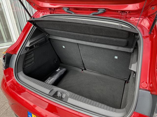 Renault CLIO 1.0 TCe 90 GPF evolution Black Line | Navigatie | All-Season banden | LED | DAB | Airco | Parkeersensoren | Cruise Control |