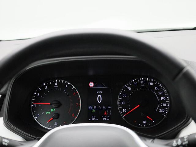 Renault CLIO 1.0 TCe 90Pk Evolution | Navigatie | Apple & Android Carplay | Parkeersensoren | Airco | Lichtmetalen Velgen | Privacy Glass | Bluetooth | Regen- en Lichtsensor |