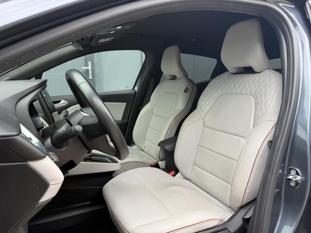 Renault CLIO 1.6 E-Tech Hybrid 140 Initiale / Trekhaak / Stuurverwarming / Stoelverwarming / All Season Banden / Navigatie / Achteruitrijcamera / Cruise Control