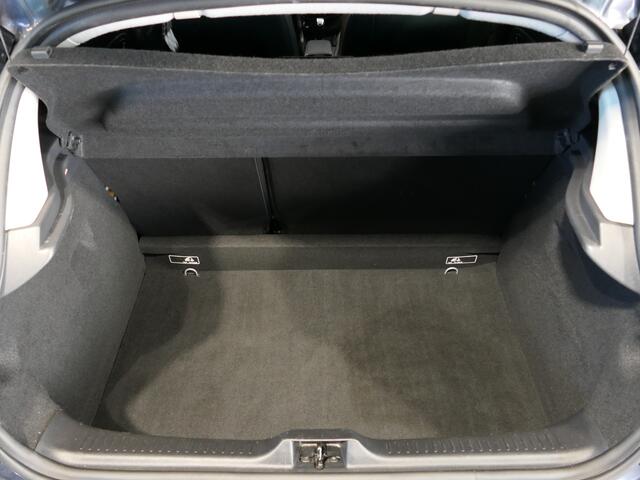 Renault CLIO 0.9 TCe Intens * Navi! * - Camera, armsteun voor, getinte ramen, bluetooth