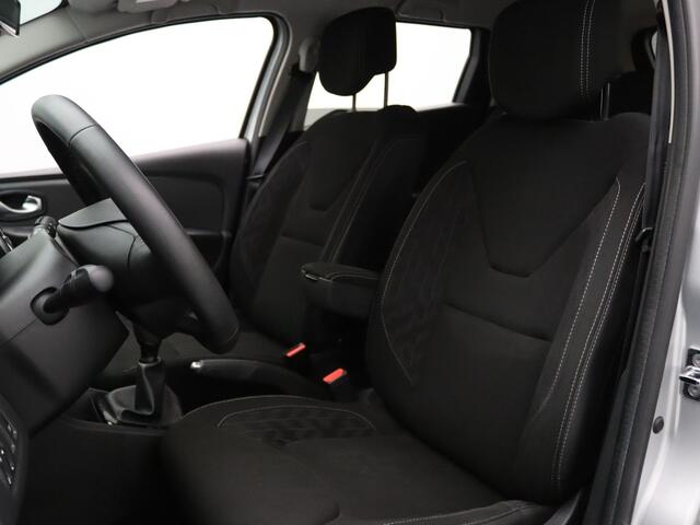 Renault CLIO Estate 90pk TCe Limited Airco | Cruise | Carplay | Navi | Parkeersens. achter