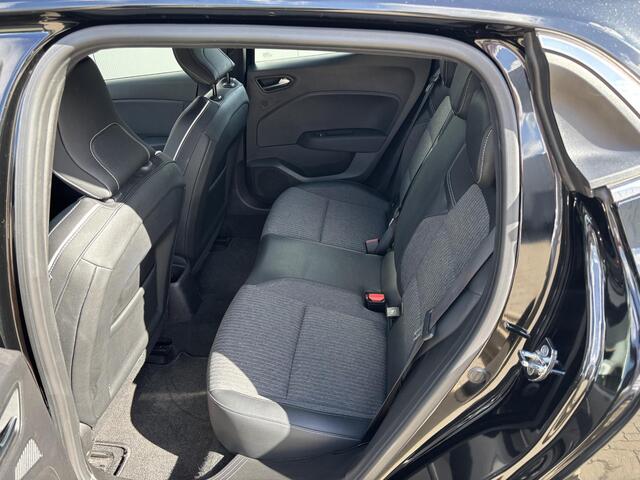 Renault CLIO TCe Intens | AIRCO | 1E EIGENAAR | DEALER ONDERHOUDEN | NAVI | PARKEERSENSOREN V+A | LICHTM. VELGEN | LED | CRUISE CONTROL |