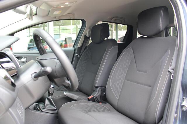 Renault CLIO 0.9 TCe Limited All Season banden | Klimaat control | Cruise Control | Navigatiesysteem