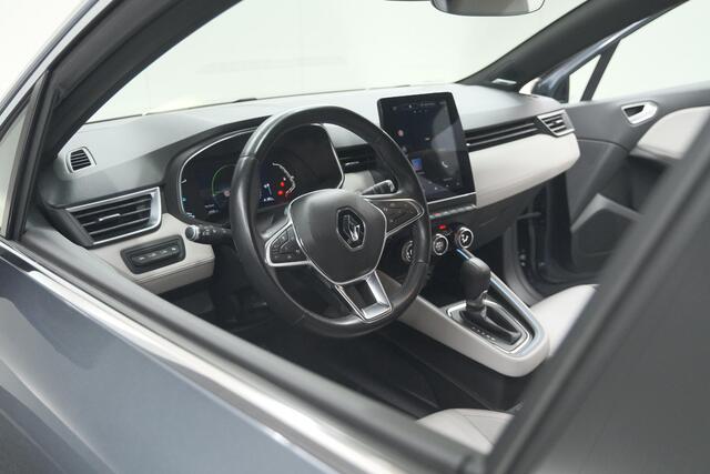 Renault CLIO 1.6 E-Tech Hybrid 140 Initiale Paris | Trekhaak | Rondom Camerazicht | Adaptieve Cruise Control | Stoelverwarming