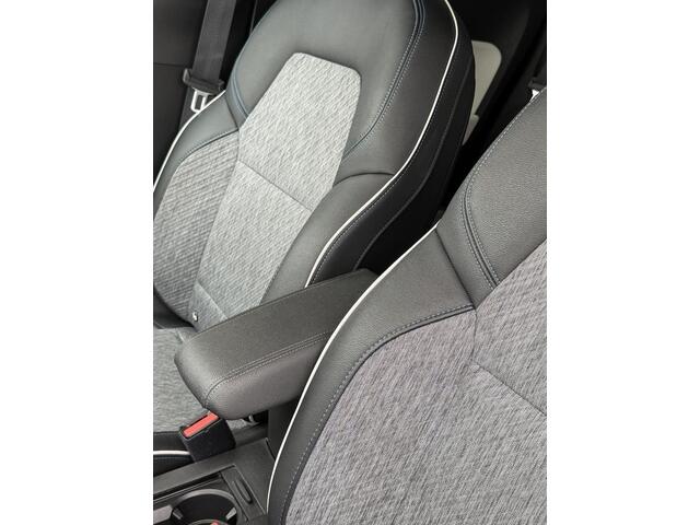 Renault CLIO 1.6 E-Tech Hybrid 140 First Edition / Clima / Camera / Navigatie / 17" LM velgen / Trekhaak