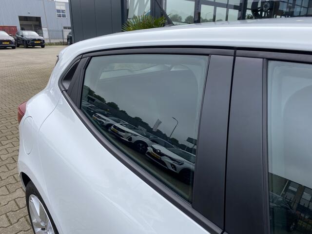 Renault CLIO 1.6 E-Tech Hybrid 140 Business Zen App Connect, Cruise Control & Climate Control