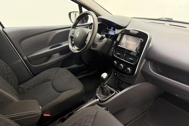 Renault CLIO 1.2 TCe Limited 120 PK | Handgeschakeld | Airco | Parkeersensor | Cruise Control | Licht Metalen Velgen | Bluetooth | 1e eigenaar | Dealer onderhouden
