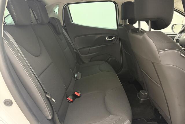 Renault CLIO 1.2 TCe Limited 120 PK | Handgeschakeld | Airco | Parkeersensor | Cruise Control | Licht Metalen Velgen | Bluetooth | 1e eigenaar | Dealer onderhouden