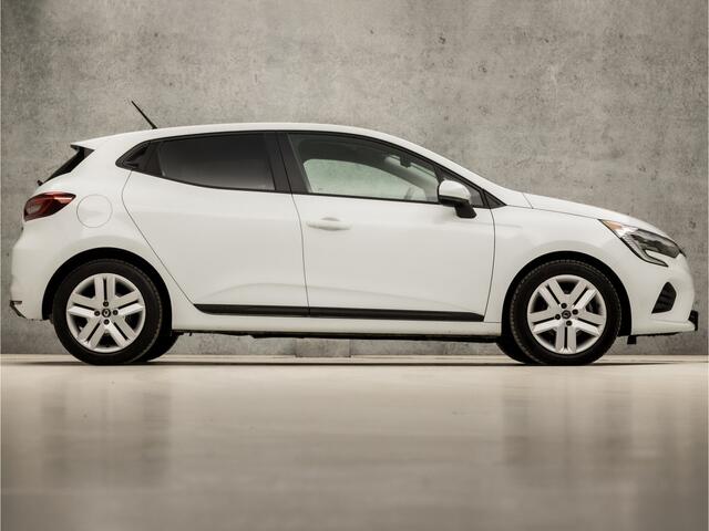 Renault CLIO 1.6 E-Tech Hybrid 140 Sport 141Pk Automaat (APPLE CARPLAY, DIGITAL COCKPIT, GROOT NAVI, CAMERA, GETINT GLAS, SPORTSTOELEN, LED KOPLAMPEN, CRUISE, LANE ASSIST, NIEUWE APK, NIEUWSTAAT)