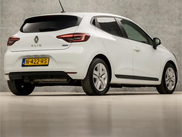 Renault CLIO 1.6 E-Tech Hybrid 140 Sport 141Pk Automaat (APPLE CARPLAY, DIGITAL COCKPIT, GROOT NAVI, CAMERA, GETINT GLAS, SPORTSTOELEN, LED KOPLAMPEN, CRUISE, LANE ASSIST, NIEUWE APK, NIEUWSTAAT)