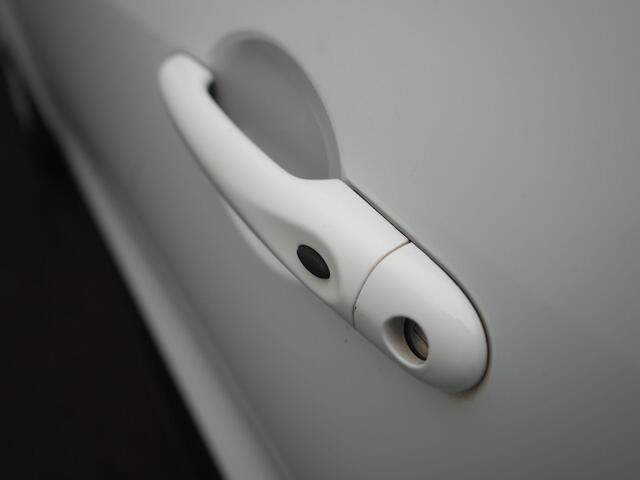 Renault CLIO Estate TCe 90 Intens - RIJKLAARPRIJS - Achteruitrijcamera - Full LED verlichting