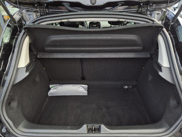 Renault CLIO 0.9 TCe Intens | Navigatie | Parkeersensoren | Halfleder |