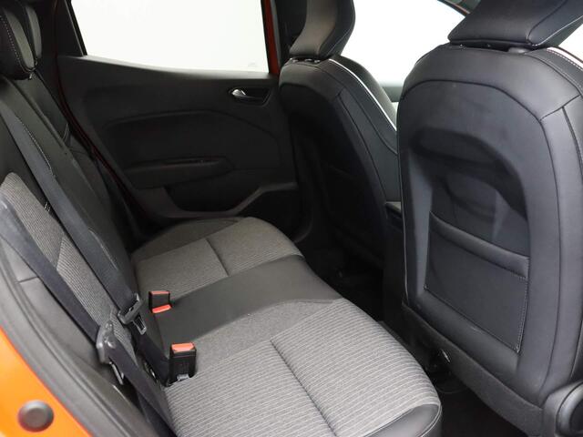 Renault CLIO 1.0 TCe 90 Techno | Stoel- stuurverwarming | Achteruitrijcamera | Parkeersensoren achter | Apple Carplay / Android Auto |