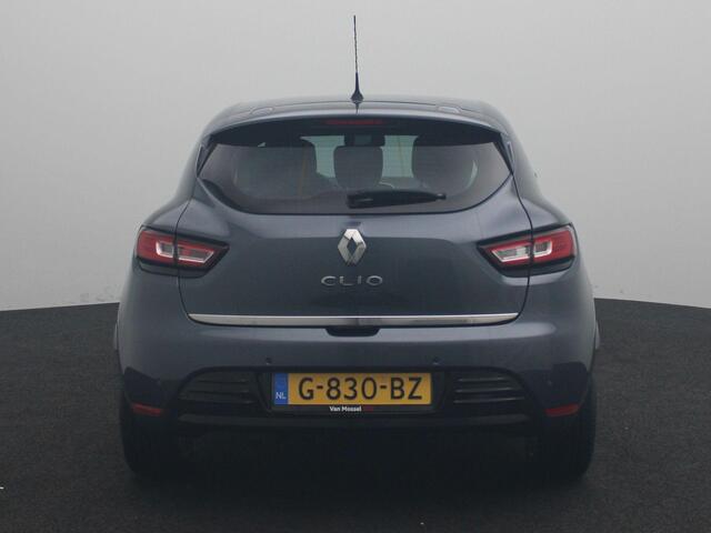 Renault CLIO TCe 90 Intens | Medianav multimedia met Apple CarPlay & Android Auto | Elektronisch geregelde airconditioning | Lichtmetalen wielen | Parkeersensoren | Metaalkleur |