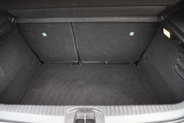 Renault CLIO 1.0 TCe Intens Half Leder 16 inch LMV LED Navigatie Achteruitrijcamera Carplay Android Climate Cruise Control Sfeerverlichting