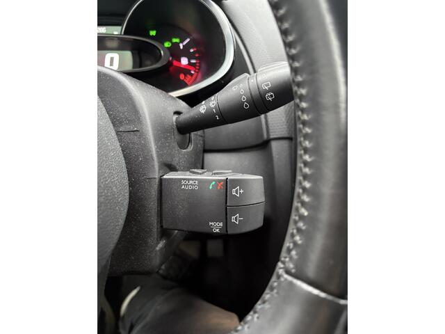 Renault CLIO 0.9 TCe Eco2 Limited Mooie complete auto met cruise controle en airco