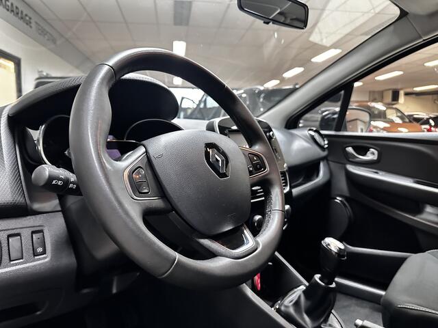Renault CLIO Estate 0.9 TCe Limited/ Trekhaak/ DAB+/ Keyless/ Navi/ Airco/ Cruise/ Elek. pakket/ Isofix/ Bluetooth/ Armsteun/ Multi. LEDER. Stuur/ 16'' LMV/ Mistl./ PDC/ Extra getint glas.