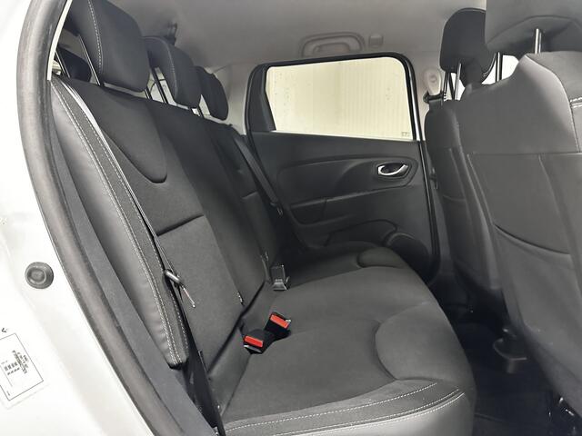 Renault CLIO Estate 0.9 TCe Limited/ 16'' LMV/ Apple + Android/ DAB+/ Keyless/ Navi/ Airco/ Cruise/ Elek. pakket/ Isofix/ Bluetooth/ Armsteun/ Multi. LEDER. Stuur/ Mistl./ PDC/ Chroom/ Extra getint glas.