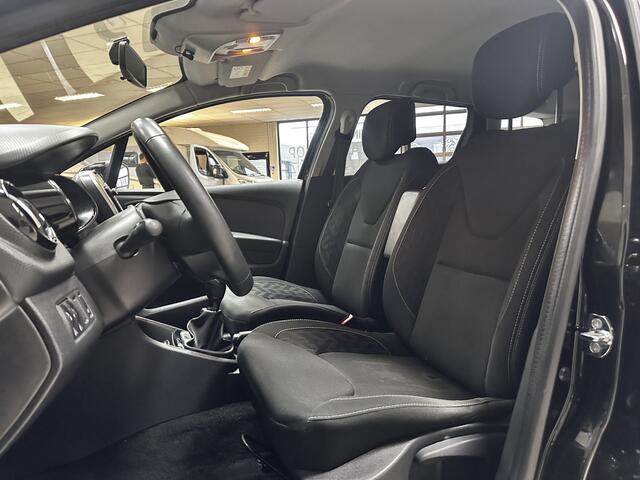 Renault CLIO Estate 0.9 TCe Limited/ 16'' LMV/ Apple + Android/ Extra getint glas/ DAB+/ Keyless/ Navi/ Airco/ Cruise/ Bluetooth/ Armsteun/ Multi. LEDER. Stuur/ Mistl./ PDC/ Dakrails/ Chroom.