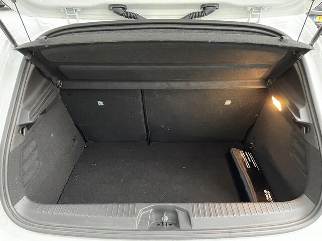 Renault CLIO 1.6 E-Tech Full Hybrid 145 techno / Pack Navigation Techno / Pack Winter / Pack Look 17" velgen