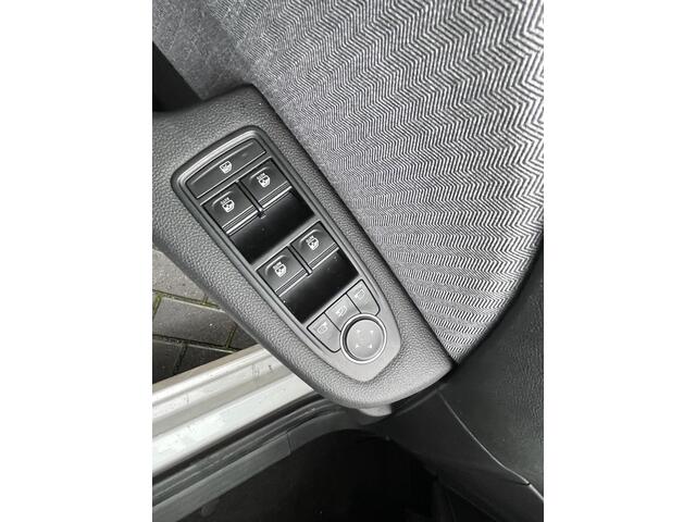 Renault CLIO 1.6 E-Tech Full Hybrid 145 techno / Pack Navigation Techno / Pack Winter / Pack Look 17" velgen