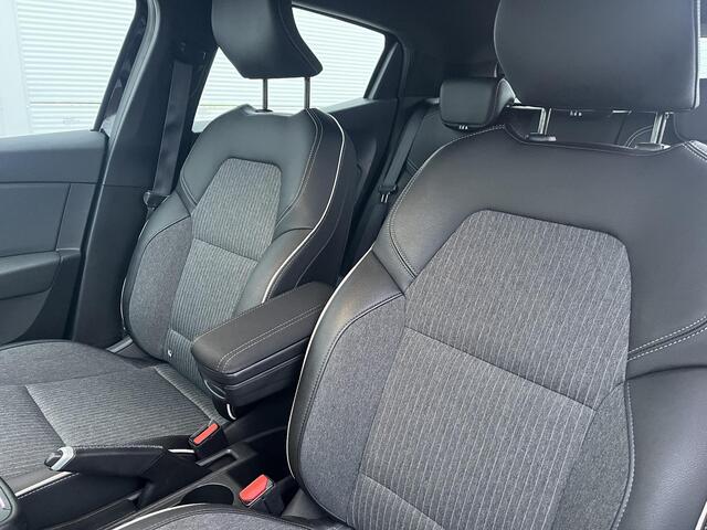 Renault CLIO 1.6 E-Tech Hybrid 140 Intens / airco (automatisch) / trekhaak ( 900 kg ) / Pack Easy Link / lichtmetalen velgen 16" /