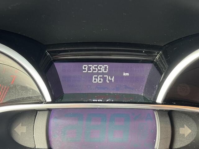 Renault CLIO 0.9 TCe Eco2 Expression I INCL. ¤ 850,00 AFL.KOSTEN + BOVAG GARANTIE