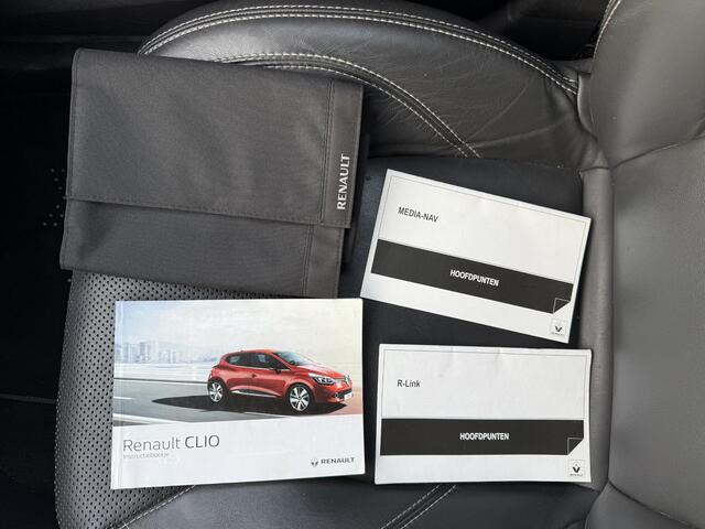 Renault CLIO Estate 1.2 Iconic / Stoelverwarming / Cruise Control / Navigatie / Bluetooth / All Season Banden /