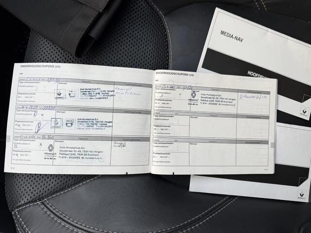 Renault CLIO Estate 1.2 Iconic / Stoelverwarming / Cruise Control / Navigatie / Bluetooth / All Season Banden /