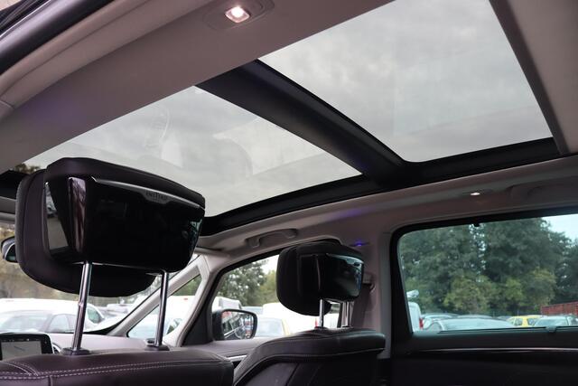 Renault ESPACE 1.8 TCe Initiale Paris 7p. Panoramadak, Lederen interieur, Trekhaak, Voor- en Achterstoelen verwarmd, Head up display, Vol Opties!