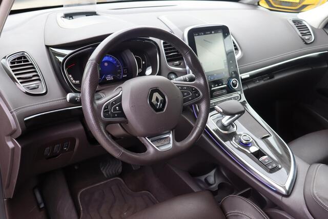 Renault ESPACE 1.8 TCe Initiale Paris 7p. Panoramadak, Lederen interieur, Trekhaak, Voor- en Achterstoelen verwarmd, Head up display, Vol Opties!