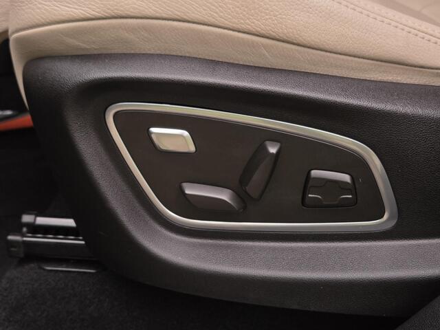 Renault GRAND SCENIC 1.3 TCe Intens 160 PK Automaat / 1e Eigenaar / Dealer Onderhouden / Lederen Bekleding met Elektrische Stoelen / Adaptief Cruise Control / Head Up Display / Bose Audio / Stoelverwarming / Dode Hoek Detectie / Achteruitrijcamera / Z.G.A.N. WINTERSET LM 7 / 