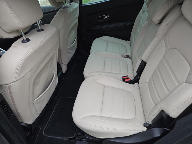 Renault GRAND SCENIC 1.3 TCe Intens 160 PK Automaat / 1e Eigenaar / Dealer Onderhouden / Lederen Bekleding met Elektrische Stoelen / Adaptief Cruise Control / Head Up Display / Bose Audio / Stoelverwarming / Dode Hoek Detectie / Achteruitrijcamera / Z.G.A.N. WINTERSET LM 7 / 